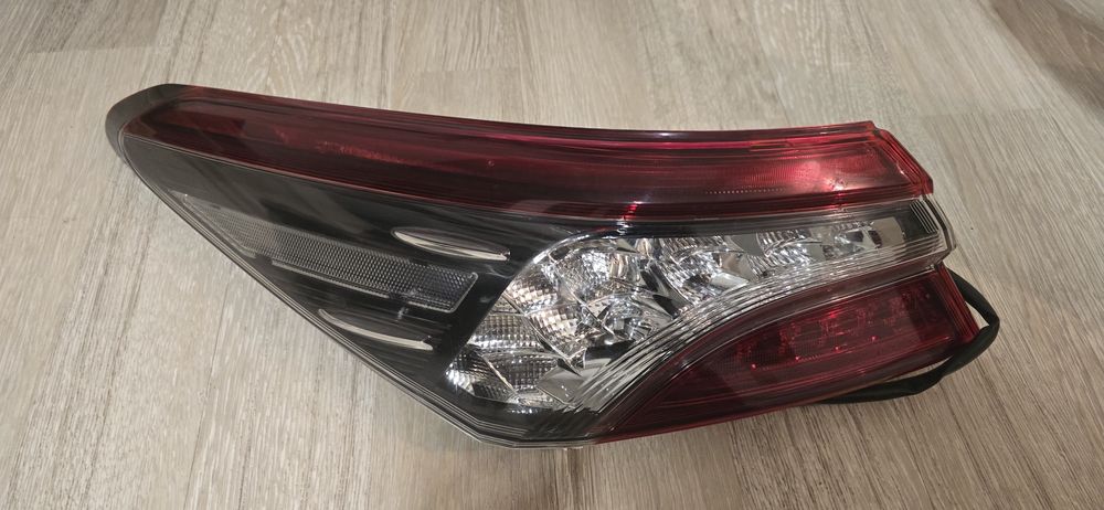 Lampa stop spate toyota camry dupa 2021