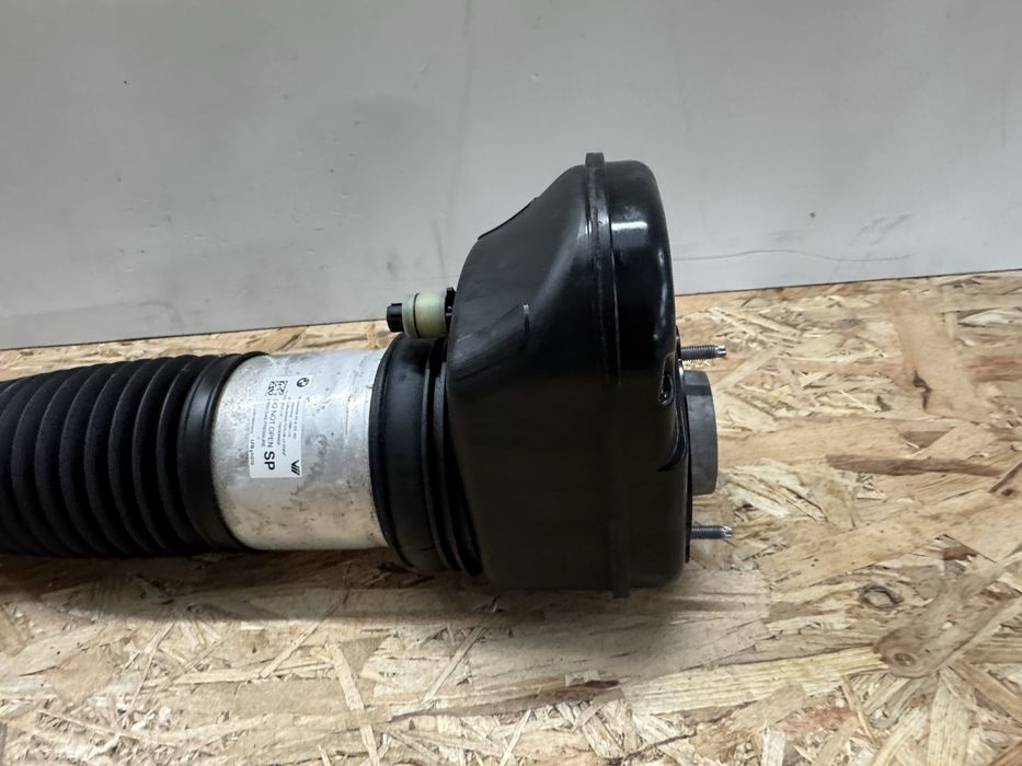 Amortizor / Perna aer bmw G70 i7 stanga fata 2023-2026