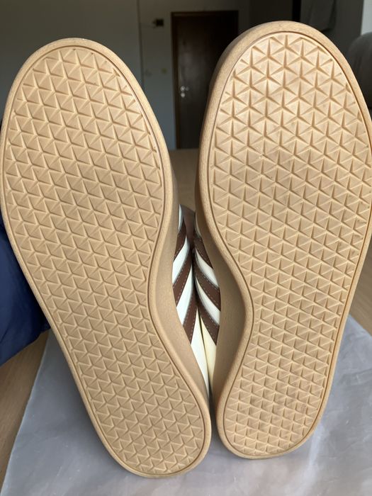 Продавам дамски обувки Adidas VL Court 2.0 беж