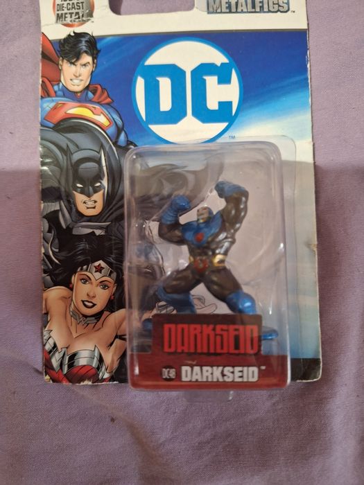 Нови фигурки Шазам и Киборг.