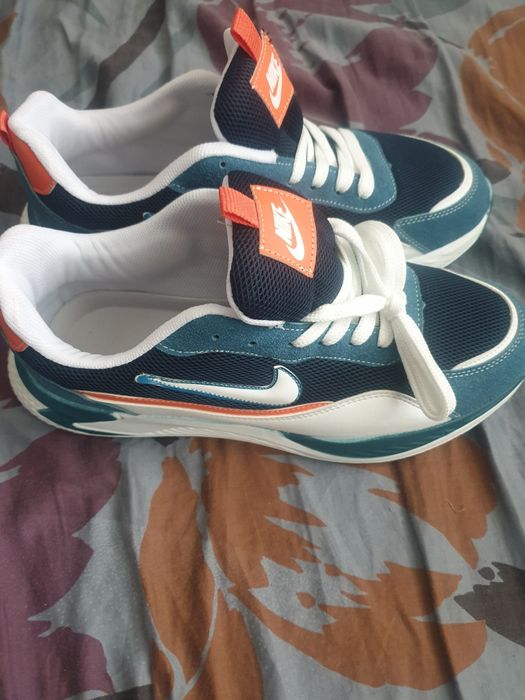 Нови  маратонки Nike