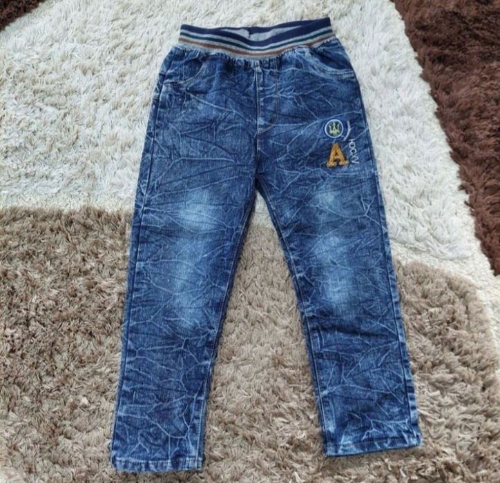 Продам джинсы на мальчика