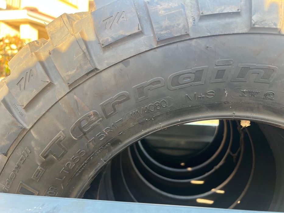 Set anvelope Jeep Wrangler 2022 BFGoodrich KM2 255/75R17 (5 buc, DOT 2021)
