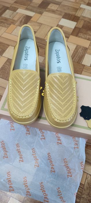 Затворени обувки Zapatos