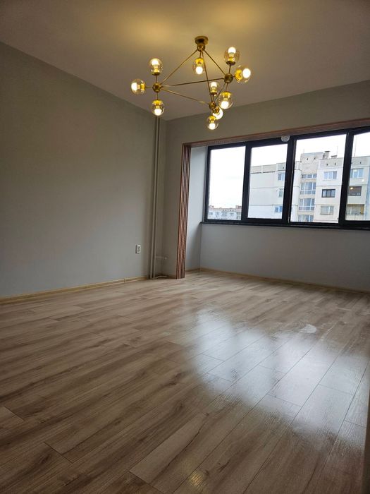 Просторен и светъл тристаен апартамент, разположен в кв. Надежда 1