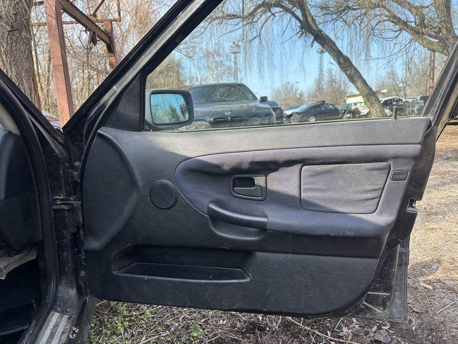 Bmw e36 316i facelift НА ЧАСТИ