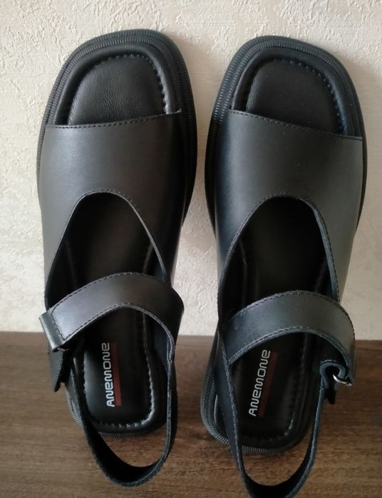 Кожаные сандалии