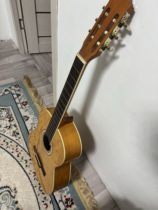 Продам гитару Adagio model KN39BR