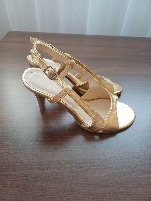 OFERTA!!! Vând sandale din piele  naturala,  culoare auriu,  toc 10 cm.