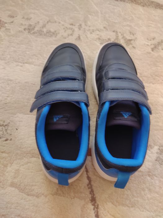 Adidași Nr. 37,5 și 38, in stare foarte buna