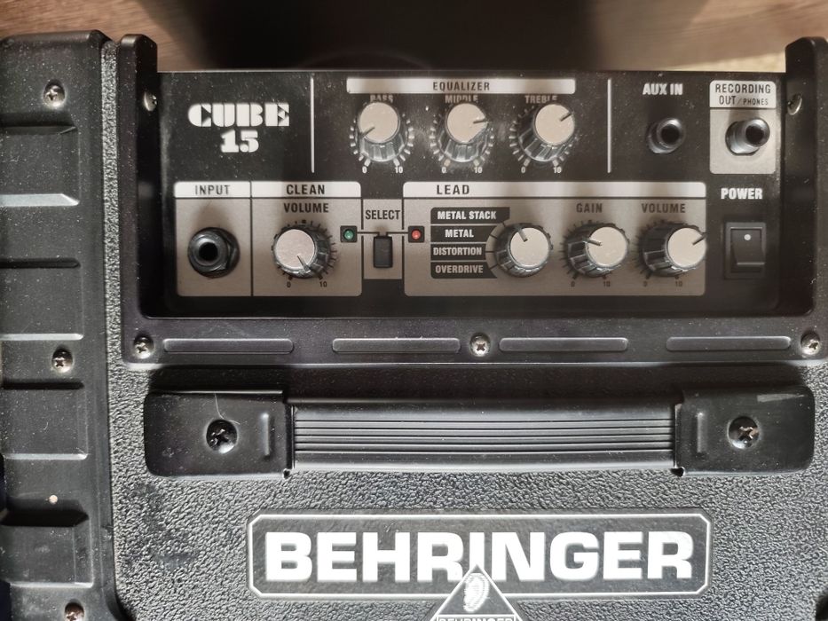 Гитарный комбоусилитель Roland Cube 15X