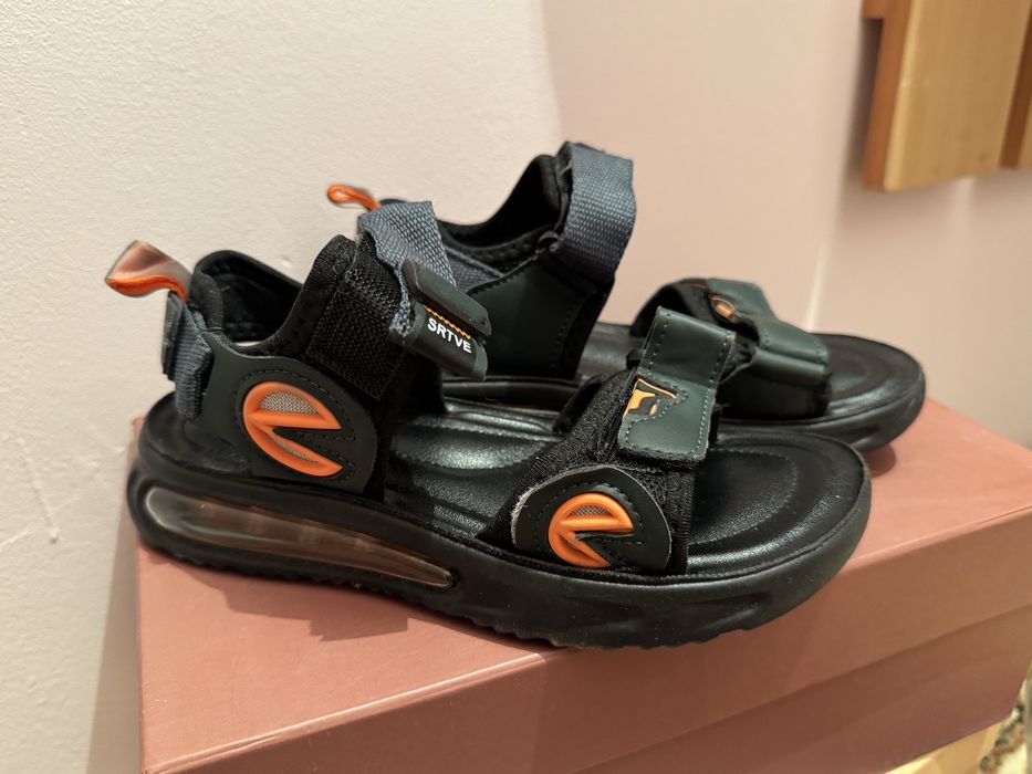 Продам детские сандалии