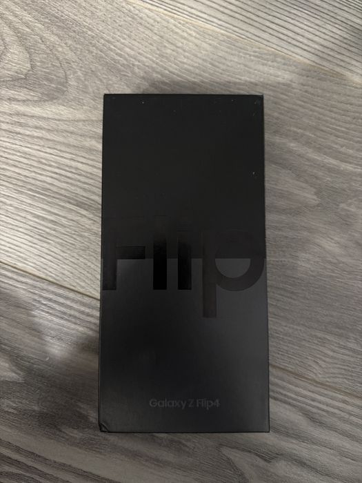 Самсунг Z flip 4 в добро състояние