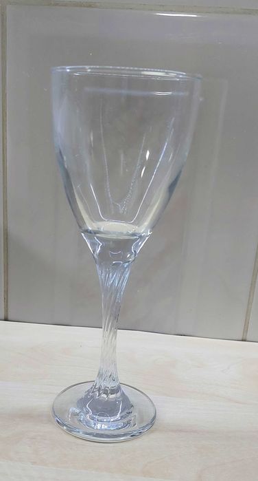 Фужеры и рюмки стеклянные