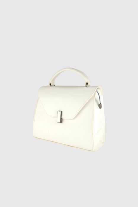 НОВО! ЛИКВИДАЦИЯ! Стилна твърда дамска чанта в бяло