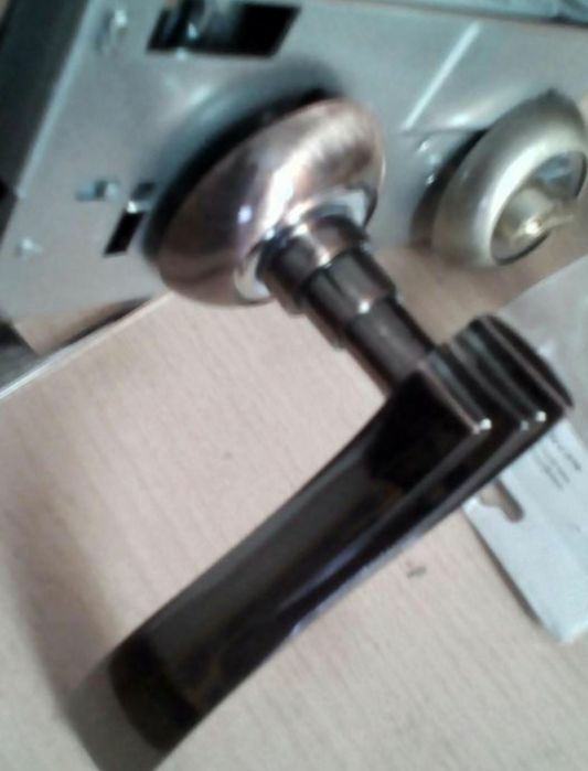 Продам  врезной  замок.