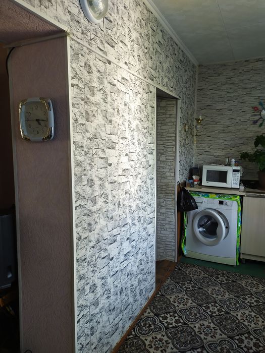 Продается 3 комнатная  квартира  в пяти этажном доме на 4 этаже.