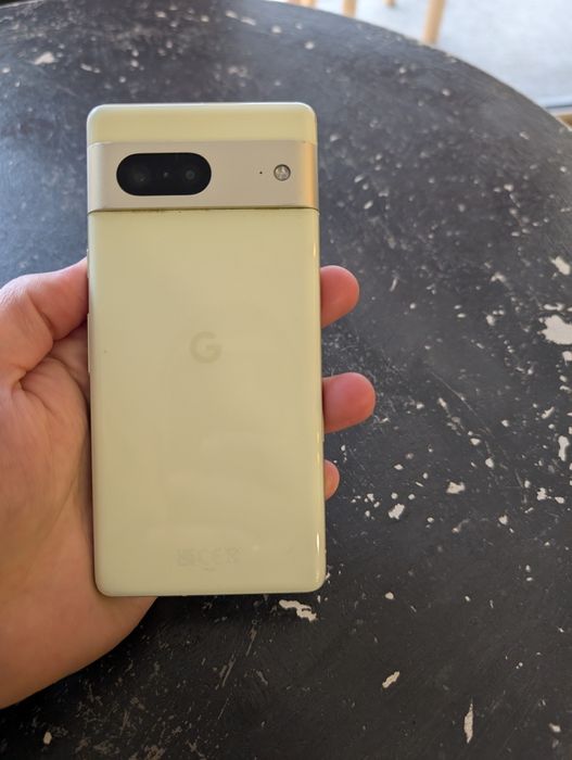 Продавам Google pixel 7  , счупен екран !