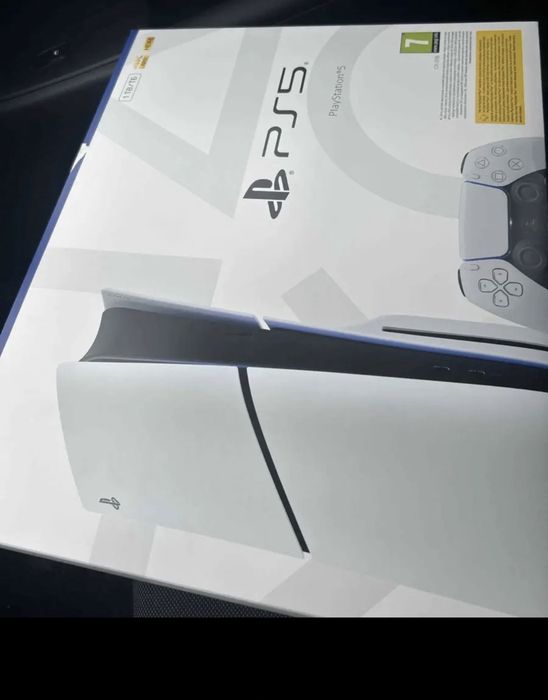 Продам PS5 slim новая в упаковке