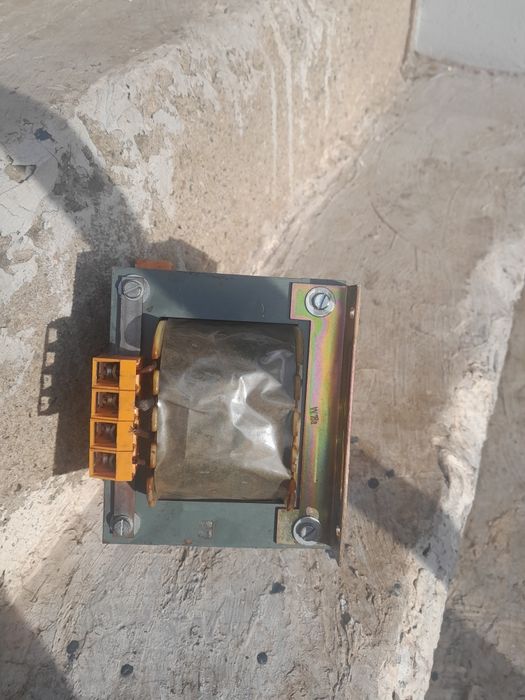 Transformator 220v/800 w