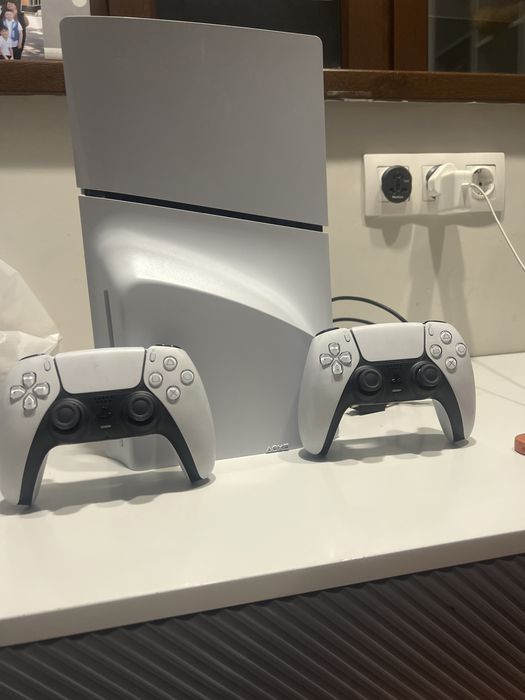 PlayStation пять с дисководом