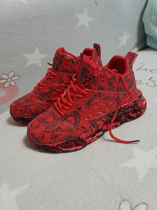 Новые кроссовки на весну, р-р 40