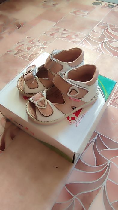 Сандалии         .