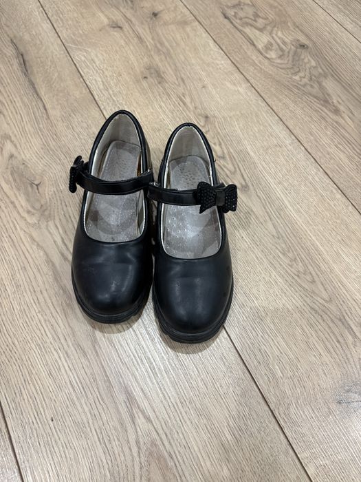 Отдам туфли. Размер 27