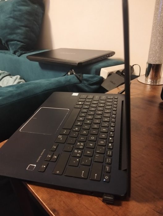 Asus ZenBook ultraslim i3 gen 8 ssd