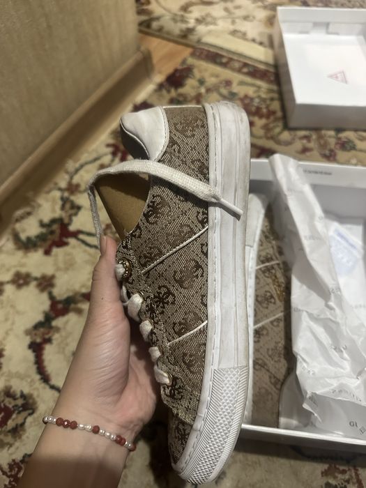 Кроссовки Guess 37.5