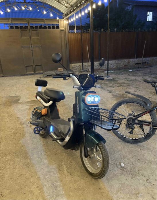 Мопед Танк 800ват полный зарядка в хорошем состояние