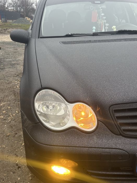 Mercedes C220.
