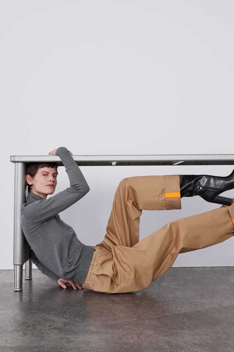 НОВ панталон ZARA