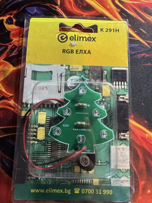 Светеща LED Елха (RGB) – Ръчно изработена декорация