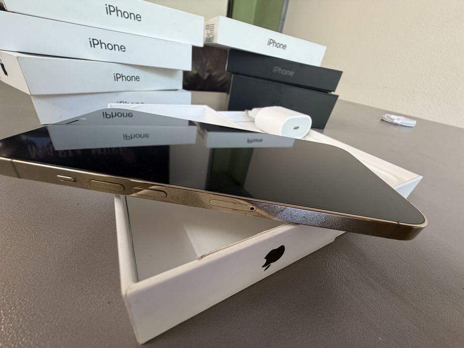 I phone 12pro max 256gb пълен комплект като нов