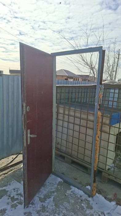 Дверь железная, 80см