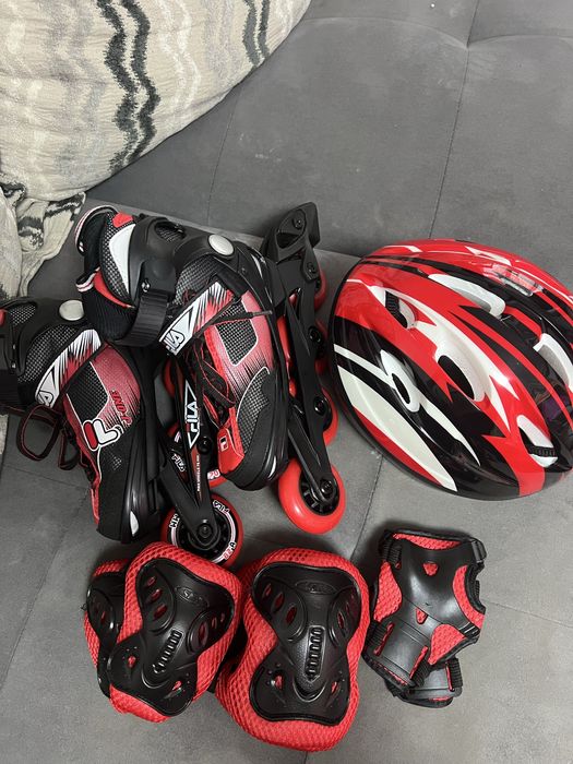 Vând role copii FILA J-One Black/Red F19 + Set complet protecție