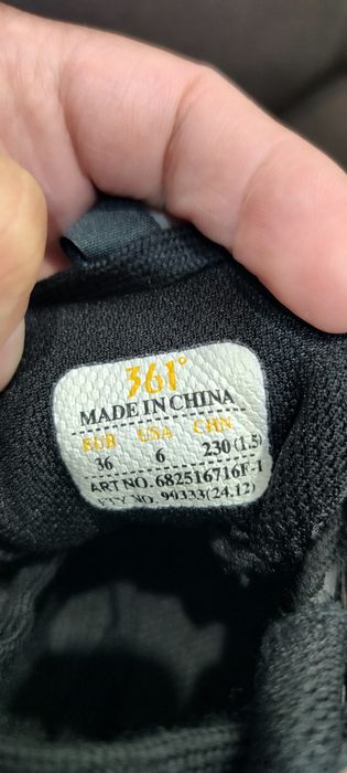 Продам кроссовки фирмы 361