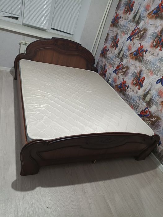Продам спальный гарнитур