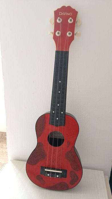Продам Укулеле б/у