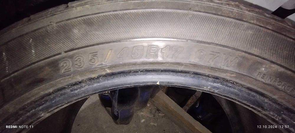235/45/17 Yokohama