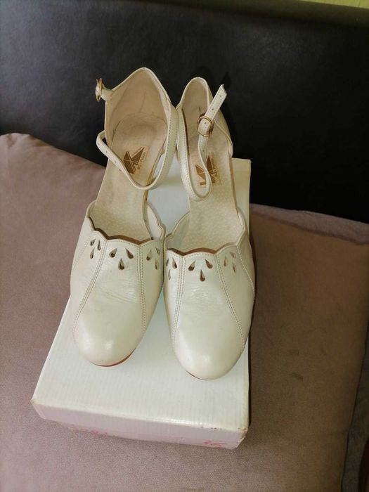 Страхотни нови обувки на ниски цени