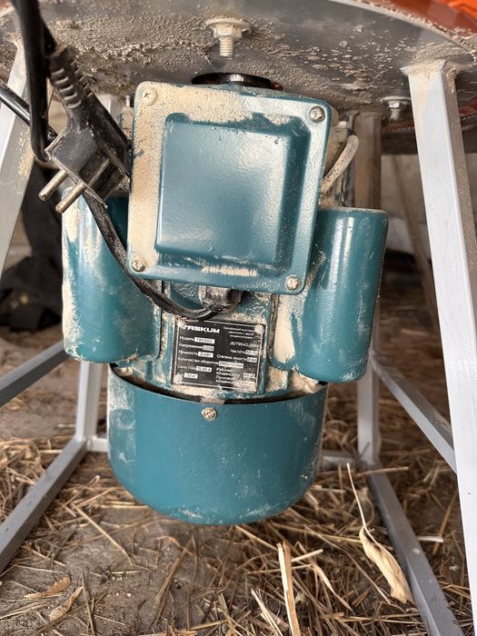 Продам сеноизмельчитель (дробилка для зерна)