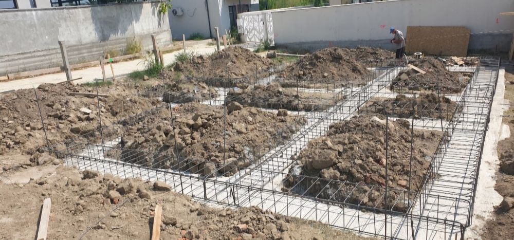 Executăm case la roşu