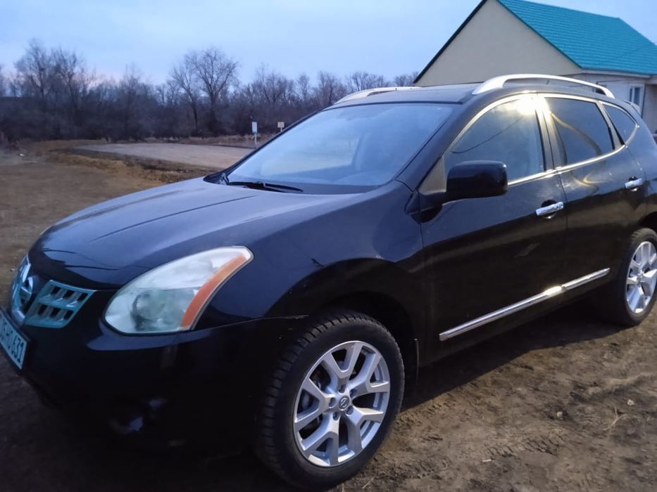 Машина  ниссан роджи