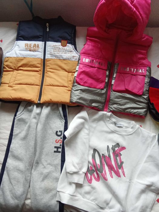 Два екипа за момче и момиче на 6 за 25 евро.