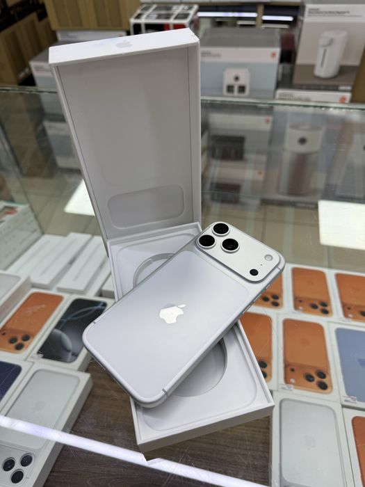 iPhone 17 Pro Max 256 Silver  e/Sim б/у