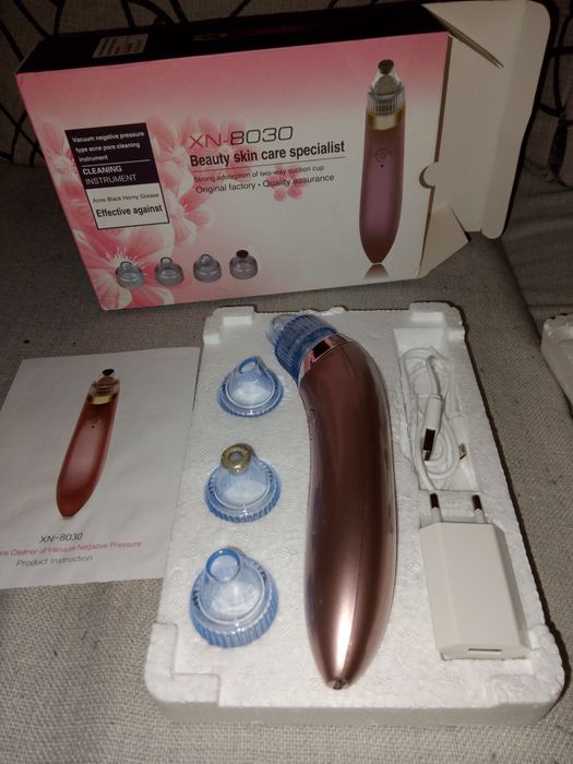 Уред за вакуумно почистване на пори и черни точки.