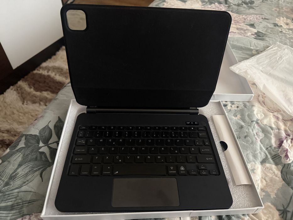 Husa cu tastatura pentru ipad