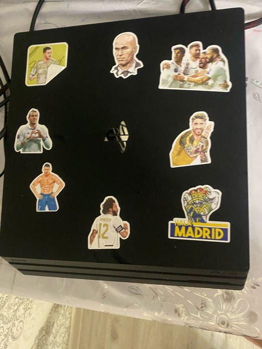 Продаю Плейстешен 4 про